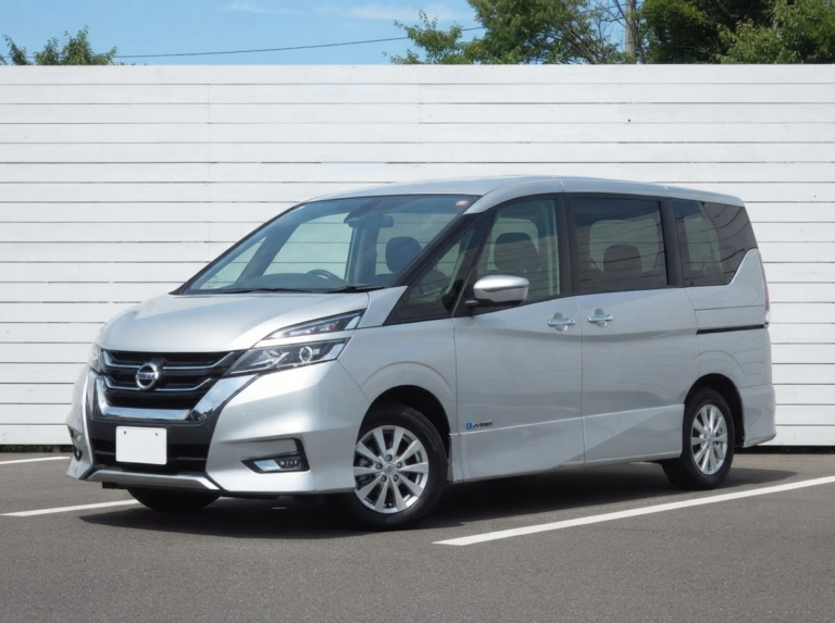 信用回復ローン 日産 セレナ e-POWER Highway STAR V 2018年 シルバー 134,000km CM-0226